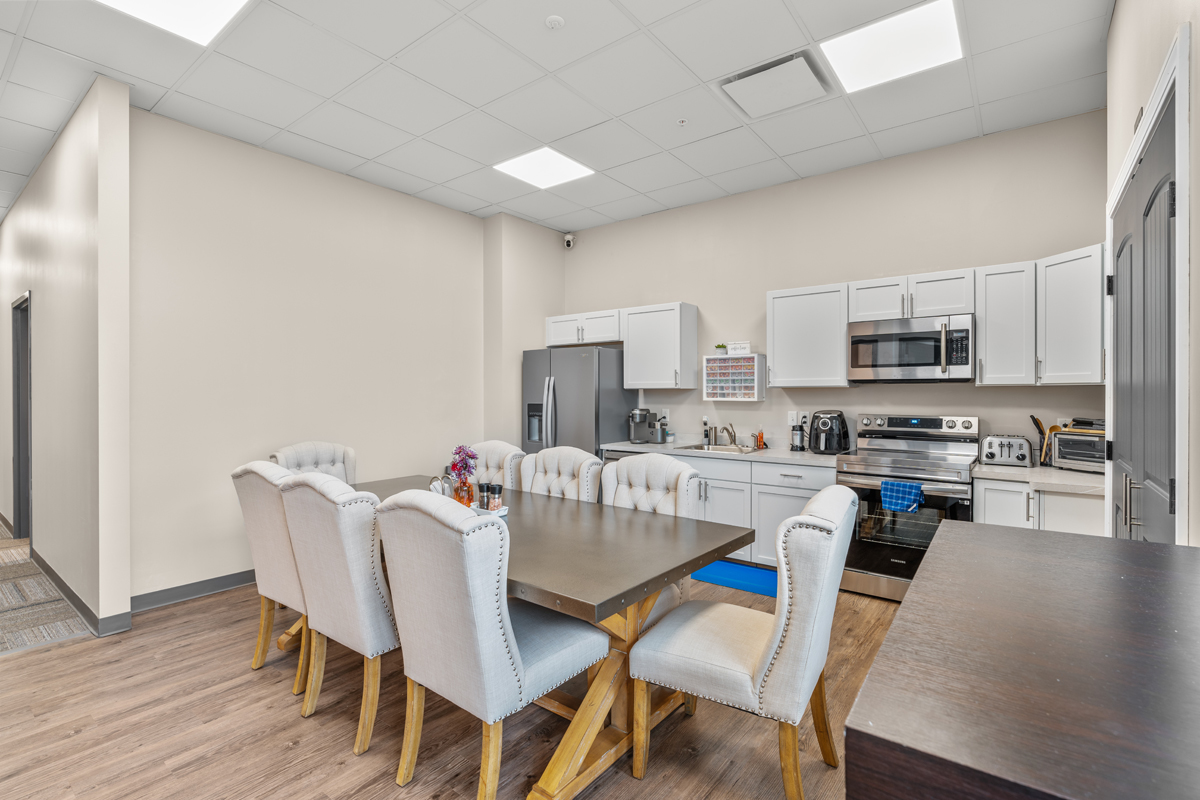 A7_00001_1865-S-Clinton(interior,chiro)_lwrz-min
