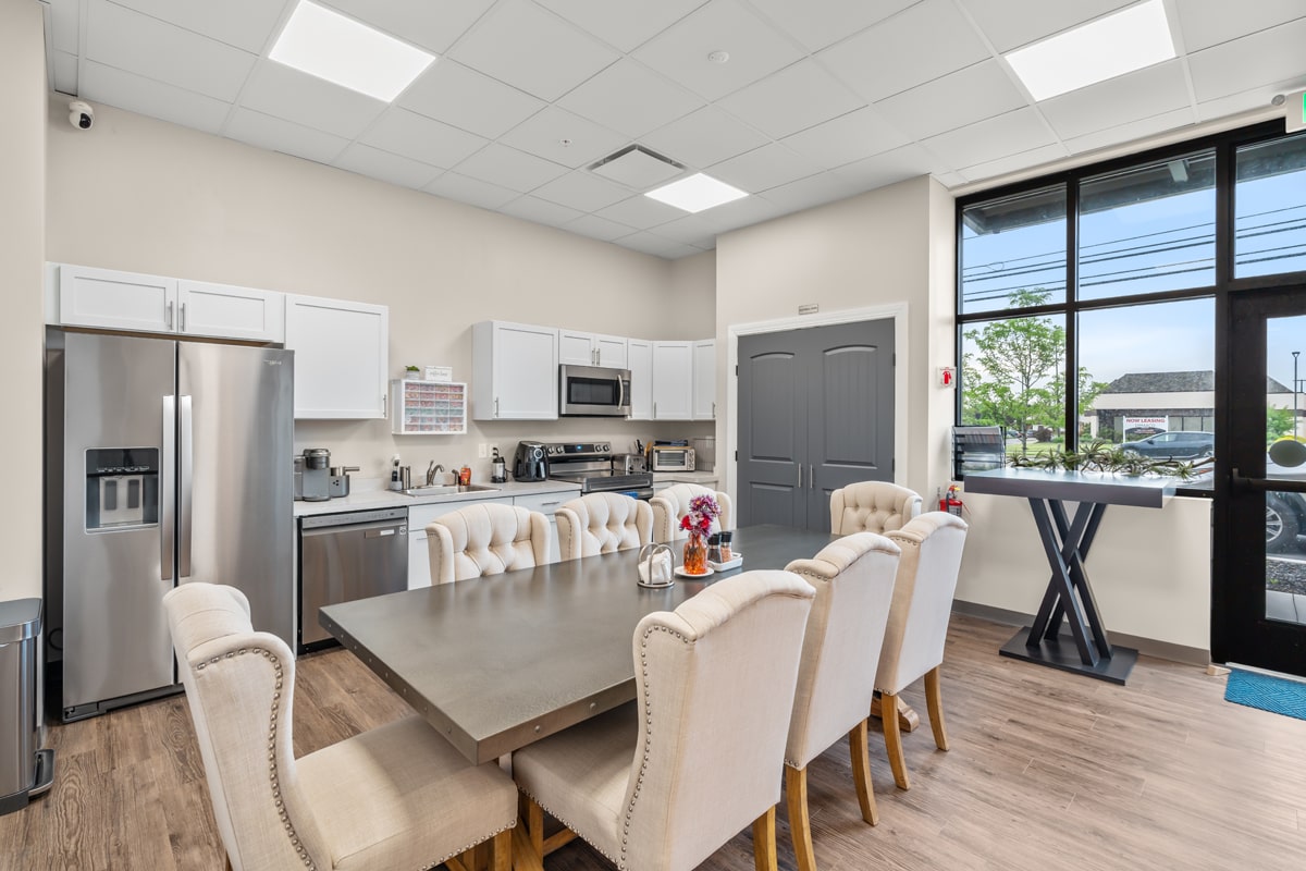 A7_00006_1865-S-Clinton(interior,chiro)_lwrz-min