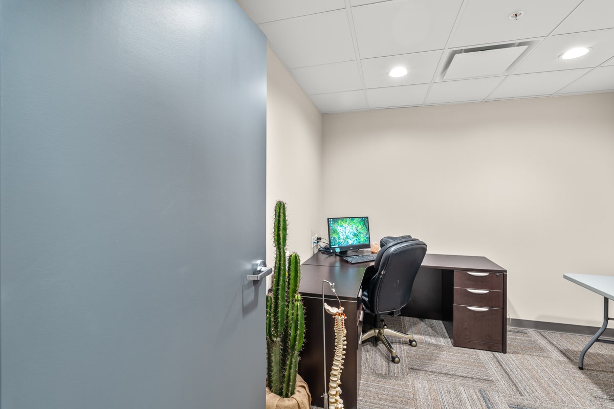 A7_00018_1865-S-Clinton(interior,chiro)_lwrz-min