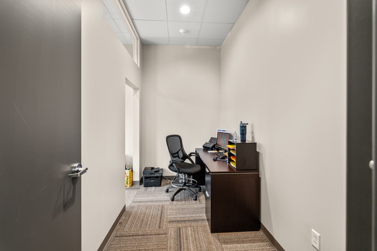 A7_00044_1865-S-Clinton(interior,chiro)_lwrz-min