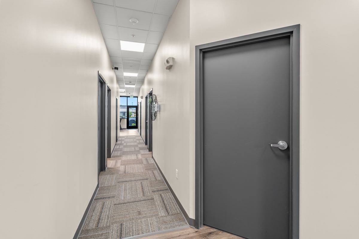 A7_00045_1865-S-Clinton(interior,chiro)_lwrz-min