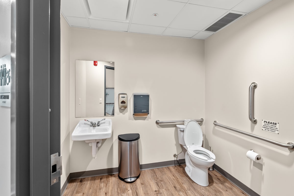 A7_00050_1865-S-Clinton(interior,chiro)_lwrz-min
